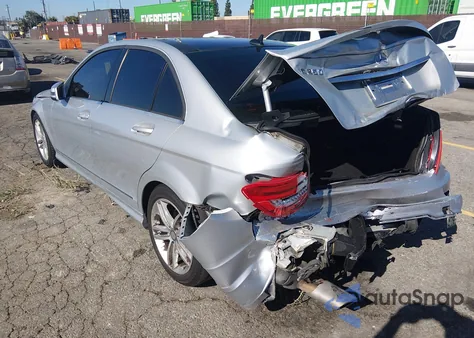 2014 Mercedes-Benz C 250 Sport z USA, uszkodzony, nr VIN WDDGF4HB7EA965388